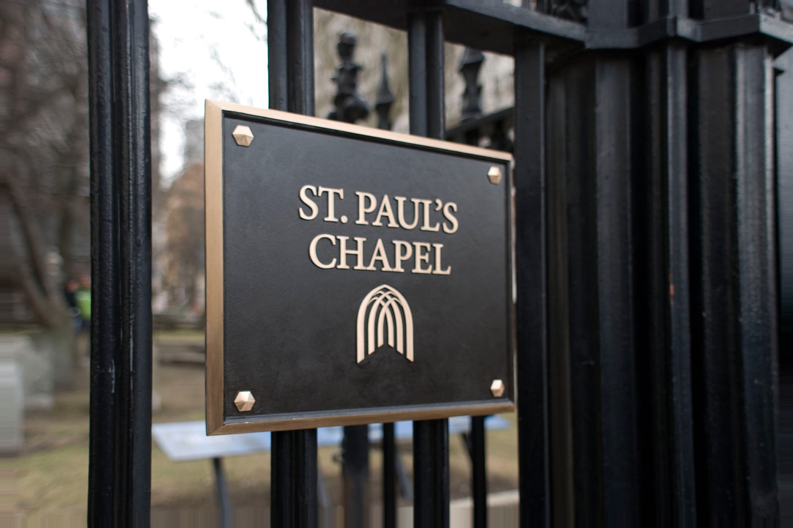 Trinity_SPC_Gate_Sign_ID_Bronze_Plaque_Install-3-5-10_28